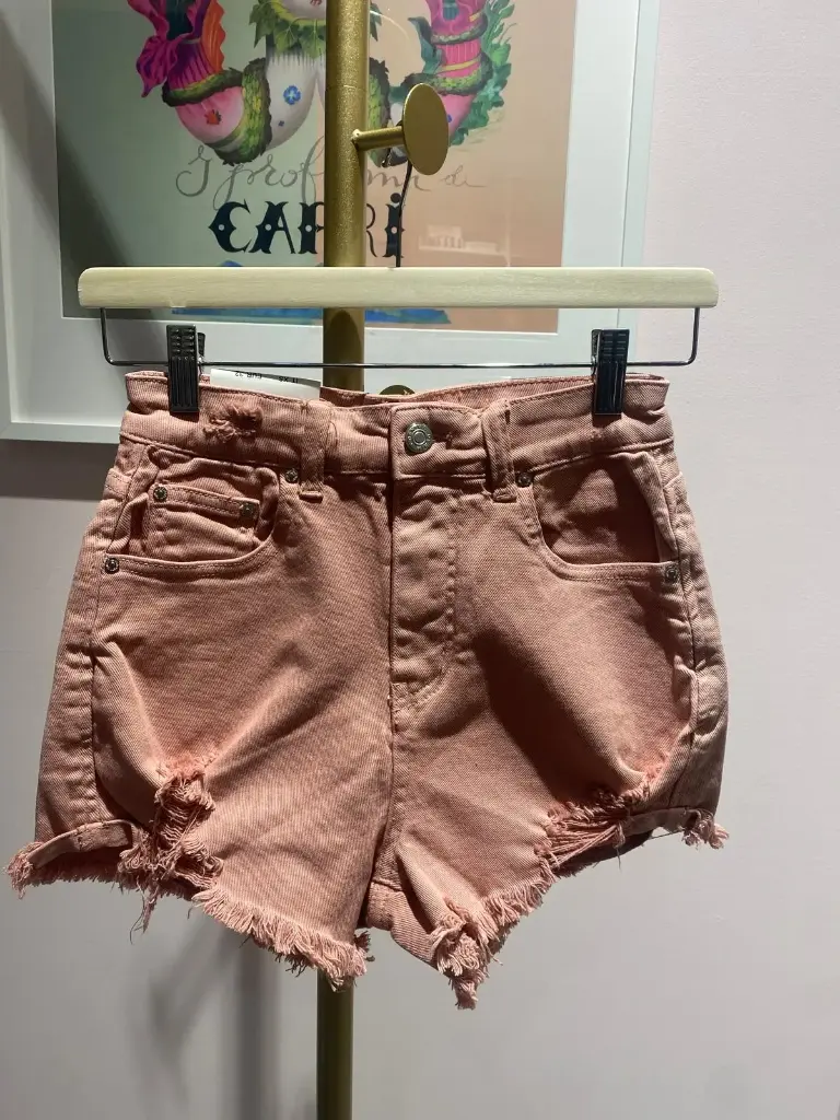 Short jeans rose