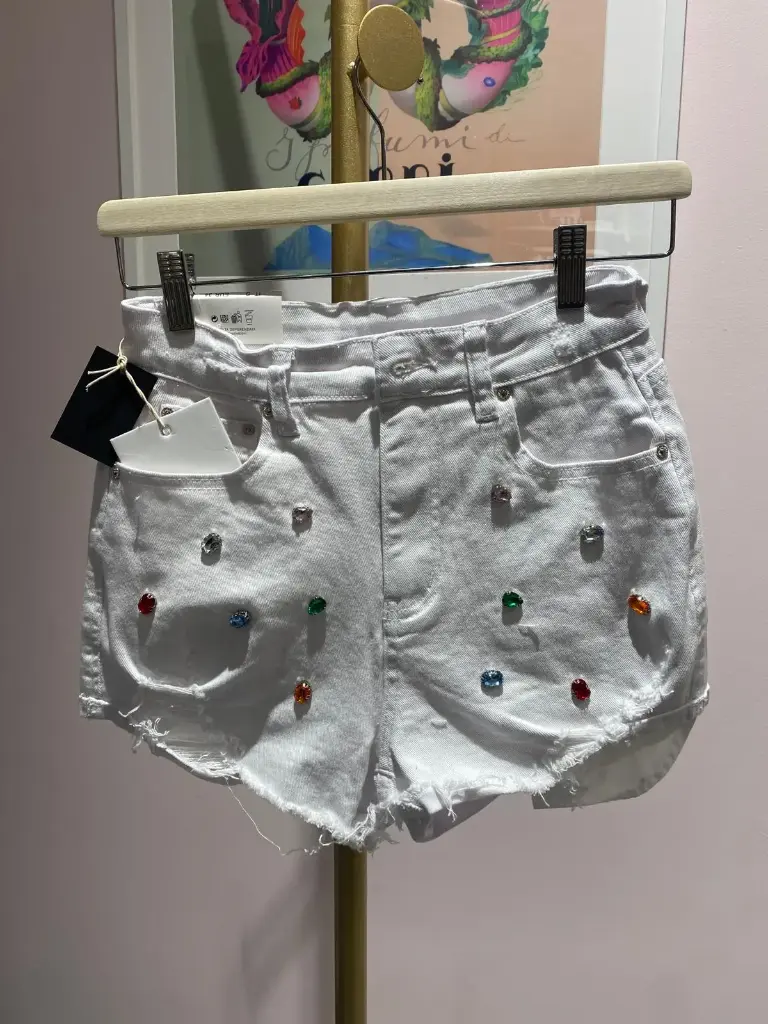 Short jeans blanc incrustations (XS)