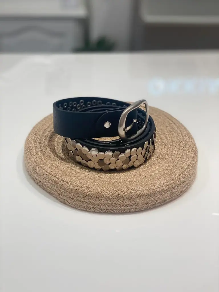 Ceinture en cuir - décor métal