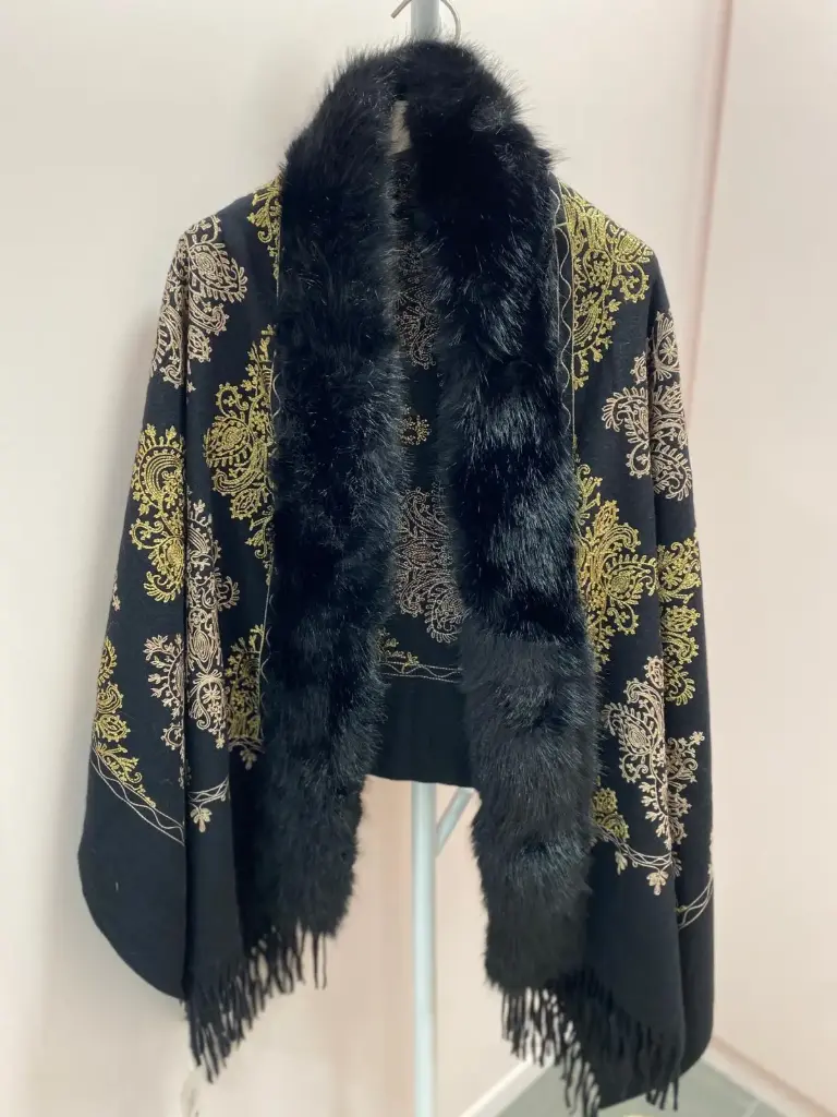 Poncho brodé 