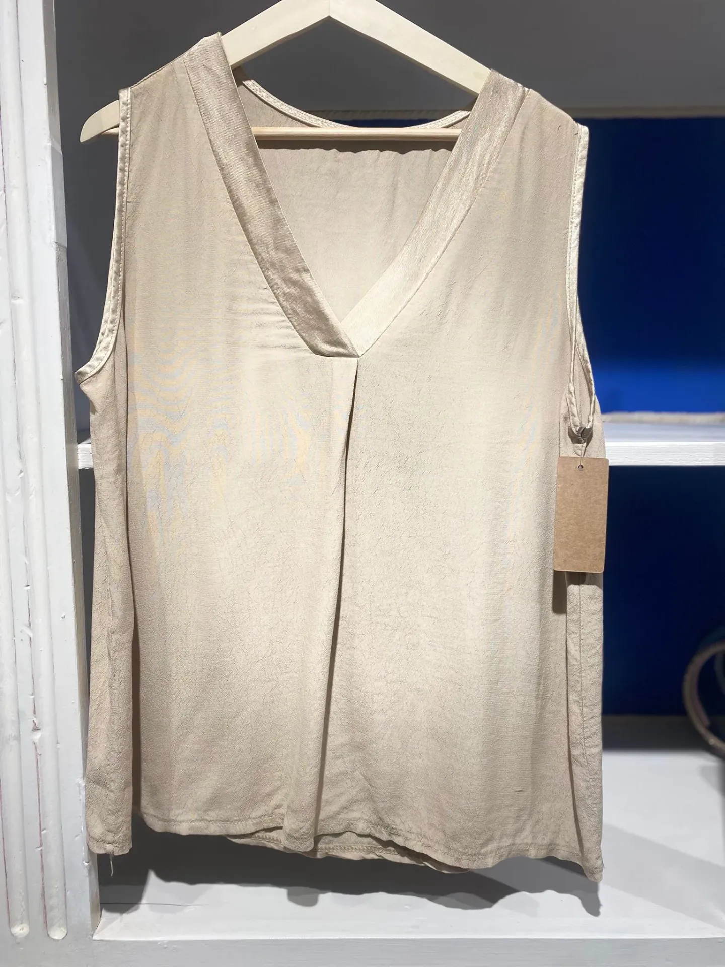 Top col V Satin- TU (Beige)