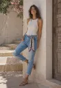 Jeans slim, ceinture soie