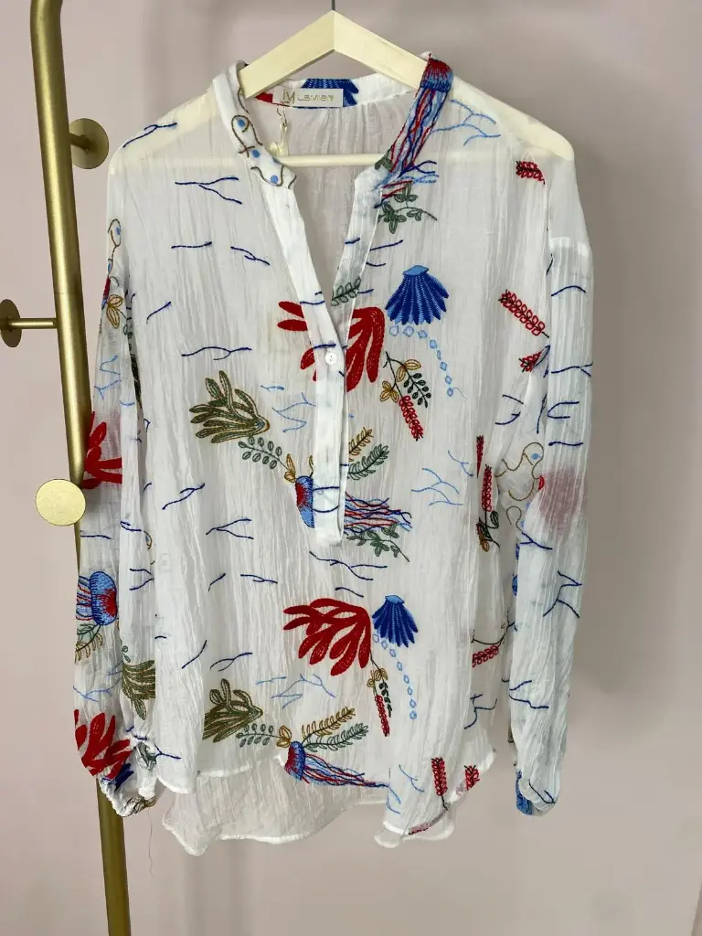 Blouse transparente, décor mer