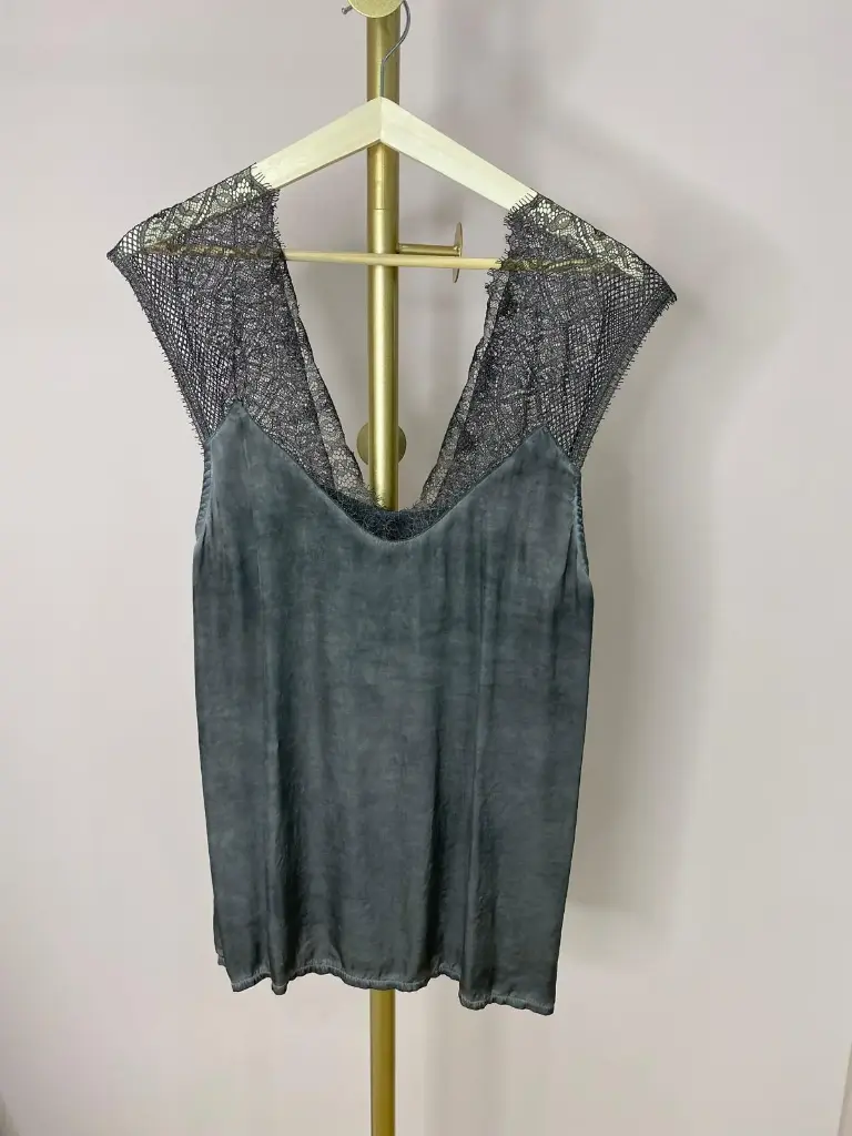 Top avec dentelle épaules