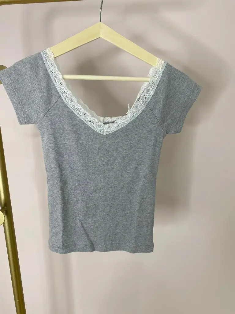 Tshirt col V  dentelle