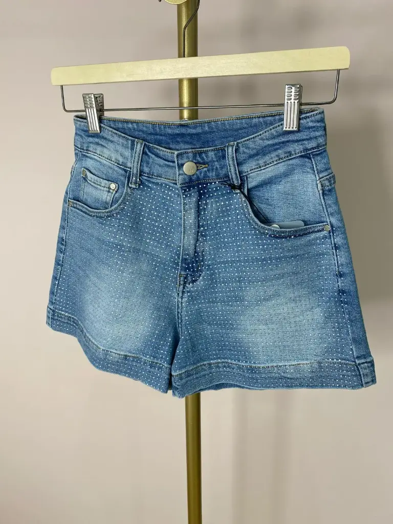 Short en jeans, paillettes