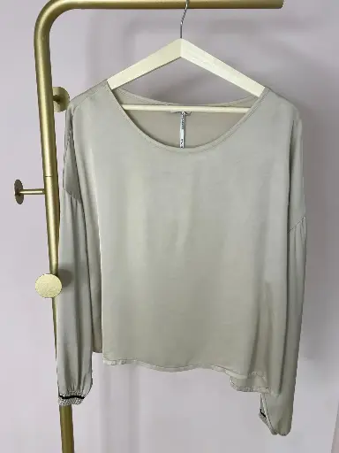 Blouse longues manches satinée