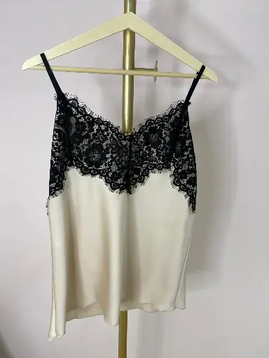 Top fines brides avec dentelle noire