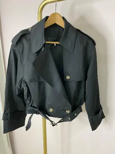 Veste Trench court