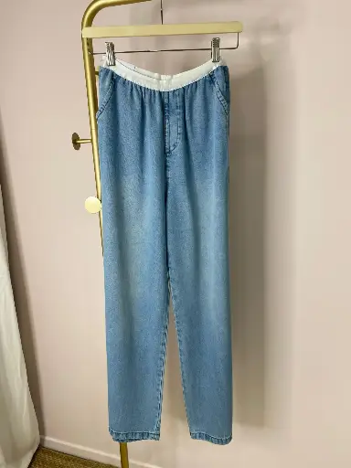 Jeans fluide, taille satinée