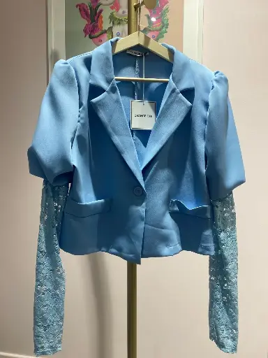 Veste courte dentelle bras
